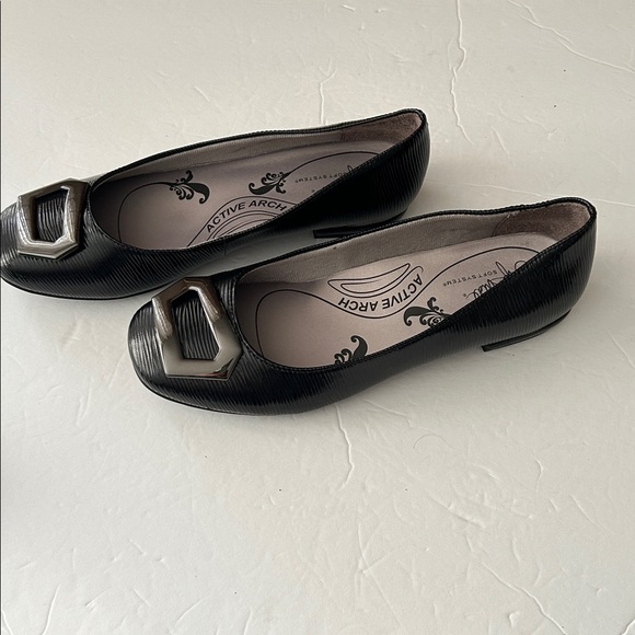 Life Stride Black Flats,Buckle, active arch, soft system, flex, support, sz 7.5M - Picture 13 of 15